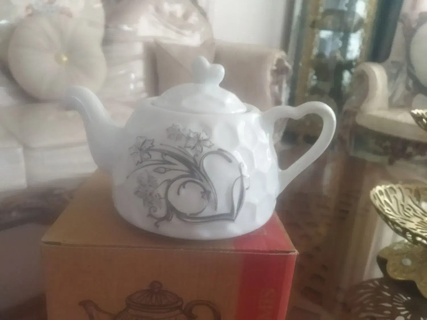 قوری چینی نونوبرجسته با کارتن.نلبکی ۵عدد ۱۰۰ تومان|قوری، کتری، قهوهساز دستی|اراک, |دیوار