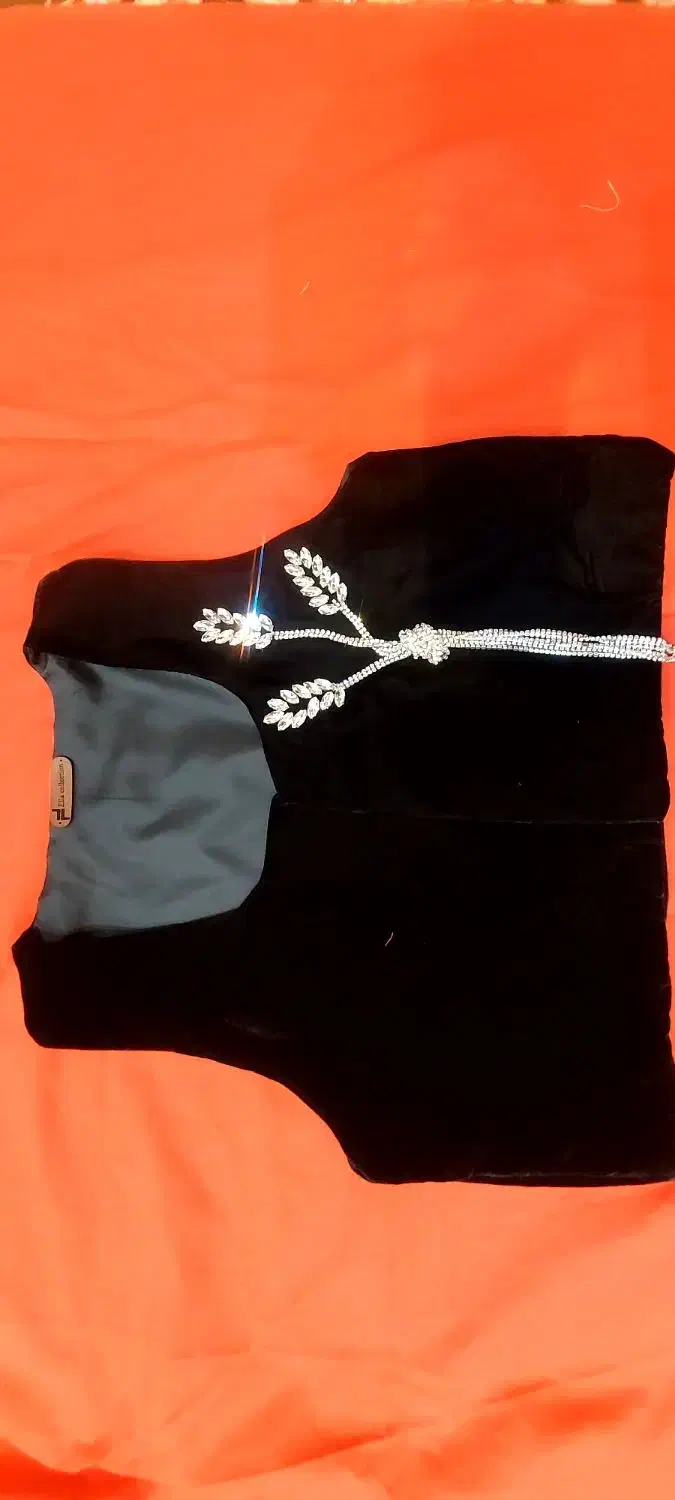 جلیقه مخمل سنگدوزی  ارسال با پست رایگان|لباس|تهران, فرودگاه مهرآباد|دیوار