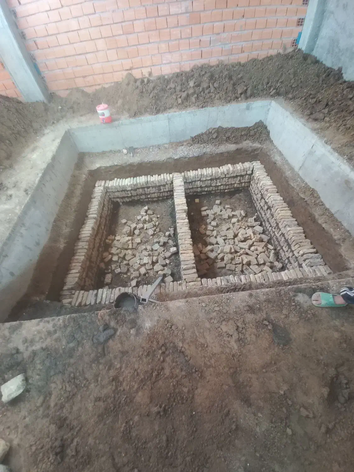 استاد سیمانکاری پودرسنگ و بتن ریزی|خدمات پیشه و مهارت|آق قلا, |دیوار