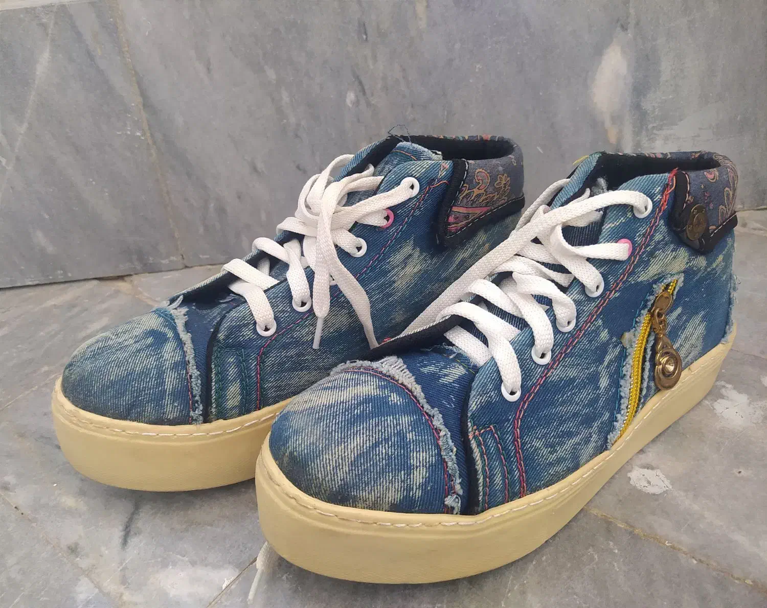 کتونی دخترانه|کیف، کفش، کمربند|اراک, |دیوار