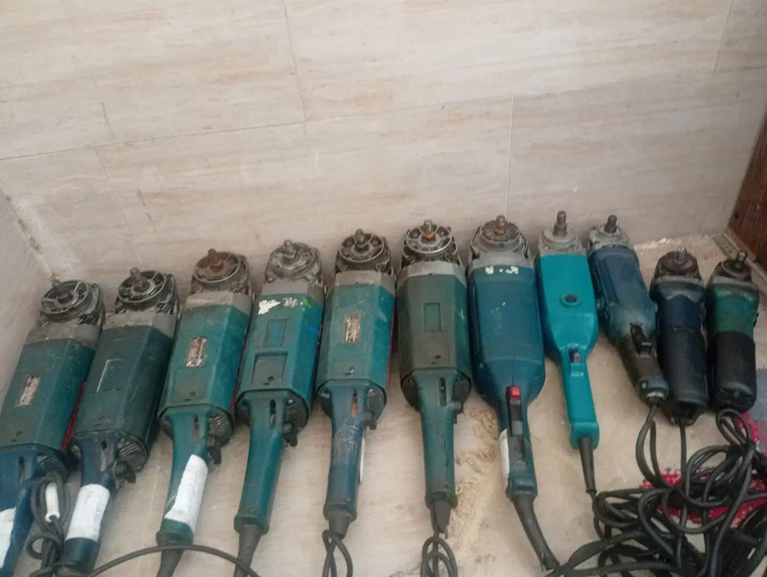 سنگ بزرگ فقط 3100 جمله|ابزارآلات|شیراز, کوشک میدان|دیوار