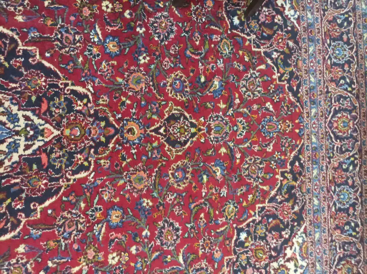 فرش دستباف نجف آبادی زمینه لاکی|فرش|اصفهان, آهنگران|دیوار