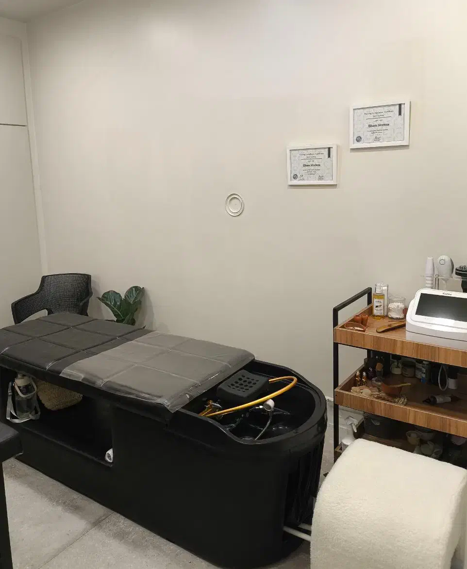 تخت اسکالپ سرشوردار|آرایشگاه و سالن‌های زیبایی|زنجان, |دیوار