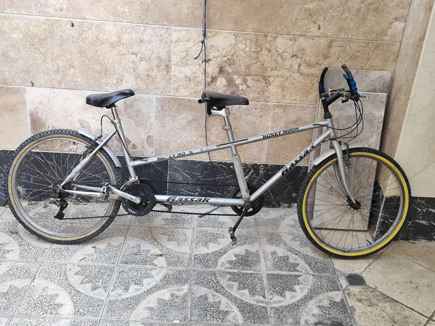 دوچرخه|دوچرخه، اسکیت، اسکوتر|ری, دیلمان|دیوار