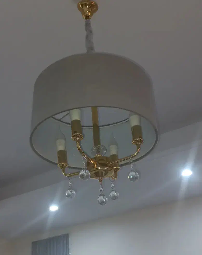 لوستر ۴ شاخه تمیز و سالم|لوستر و چراغ آویز|تهران, میرداماد|دیوار