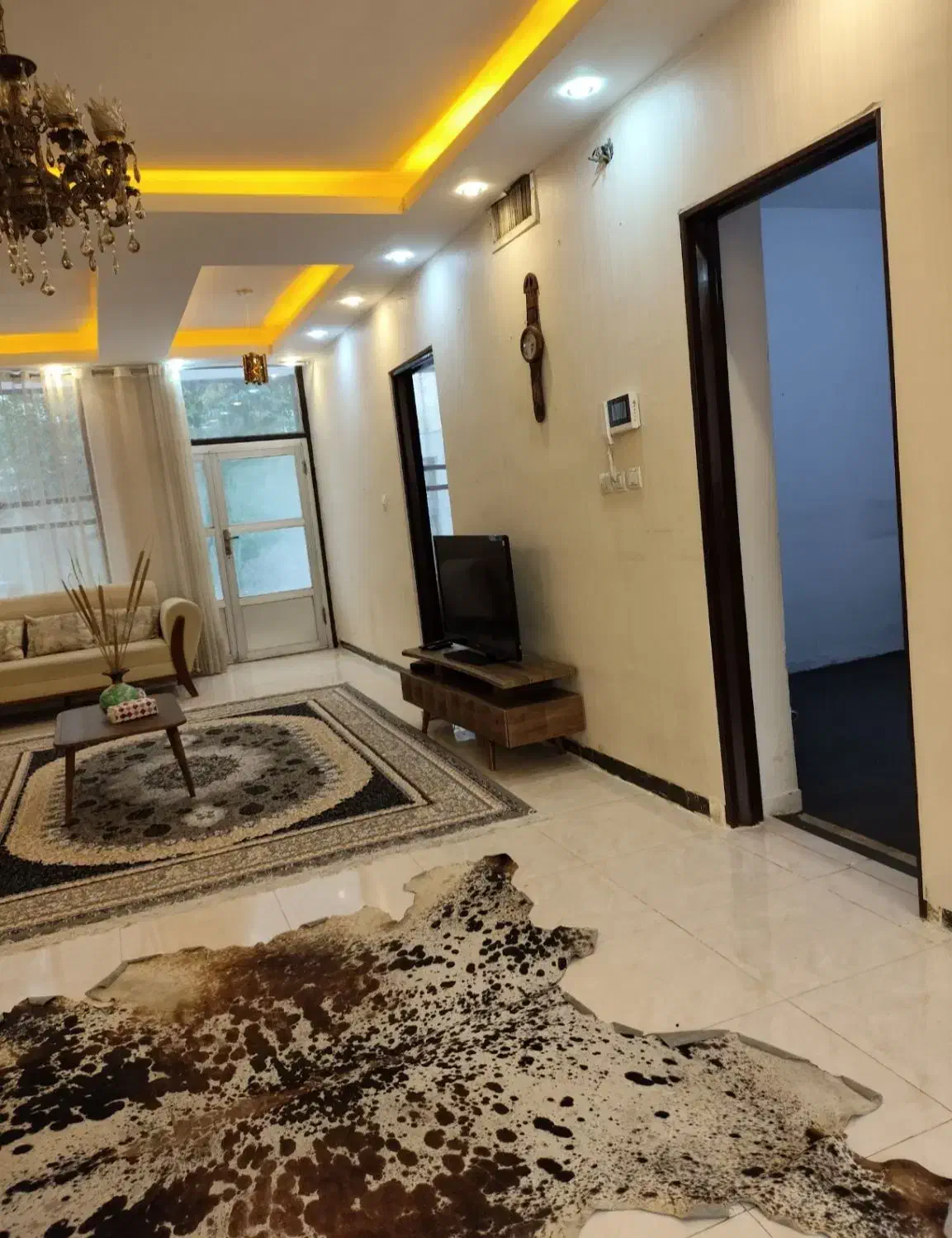 منزل ویلایی مبله قدوسی روزانه هفتگی ماهانه،سوییت|اجارهٔ کوتاه‌مدت آپارتمان و سوئیت|شیراز, قدوسی شرقی|دیوار