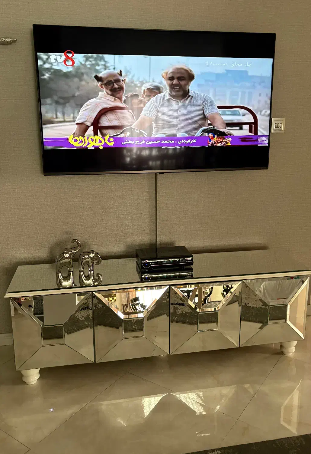 میز تلویزیون|میز تلویزیون|اندیشه, اندیشه فاز ۱|دیوار