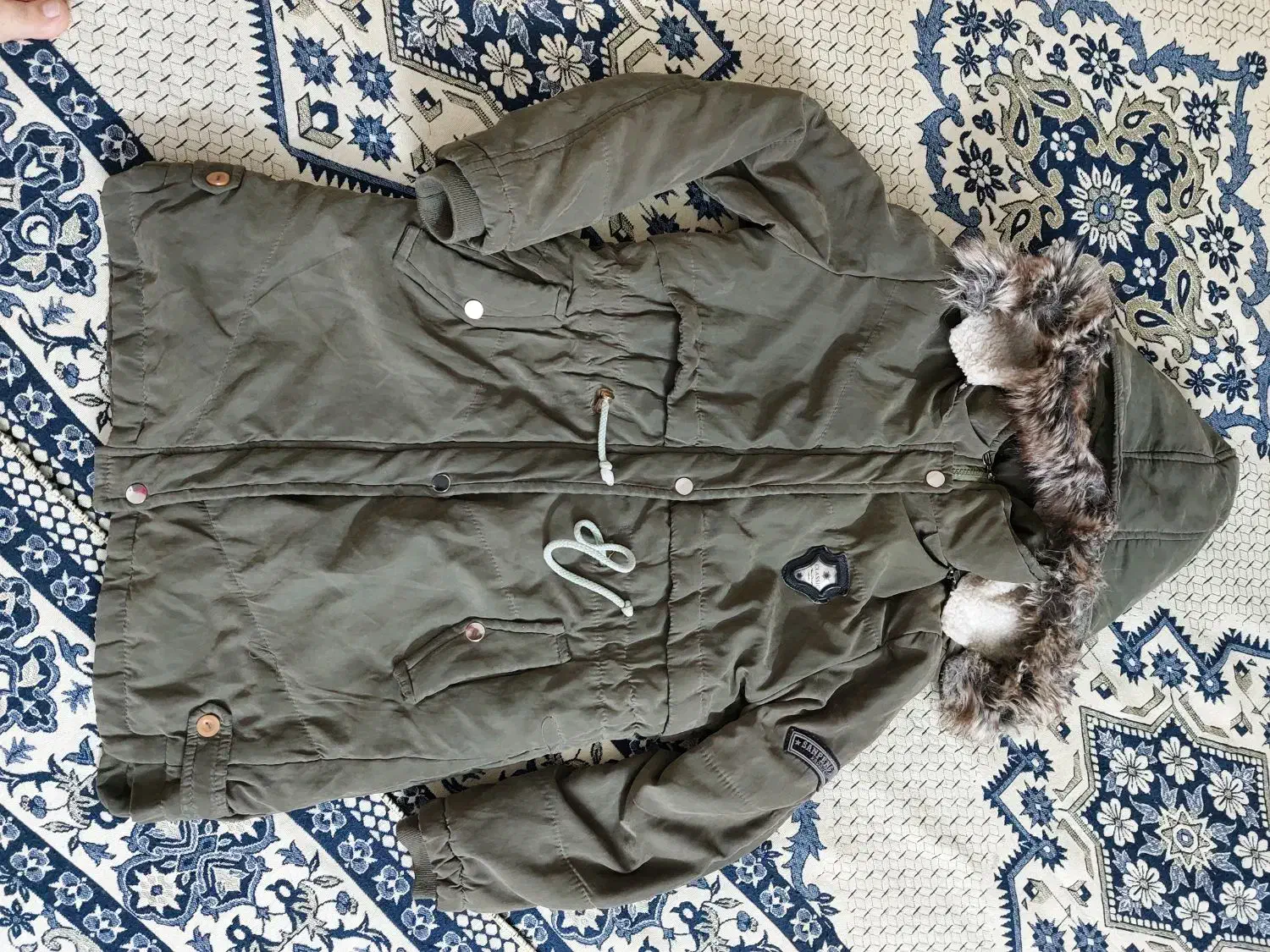 کاپشن یا پالتو|لباس|خوی, |دیوار