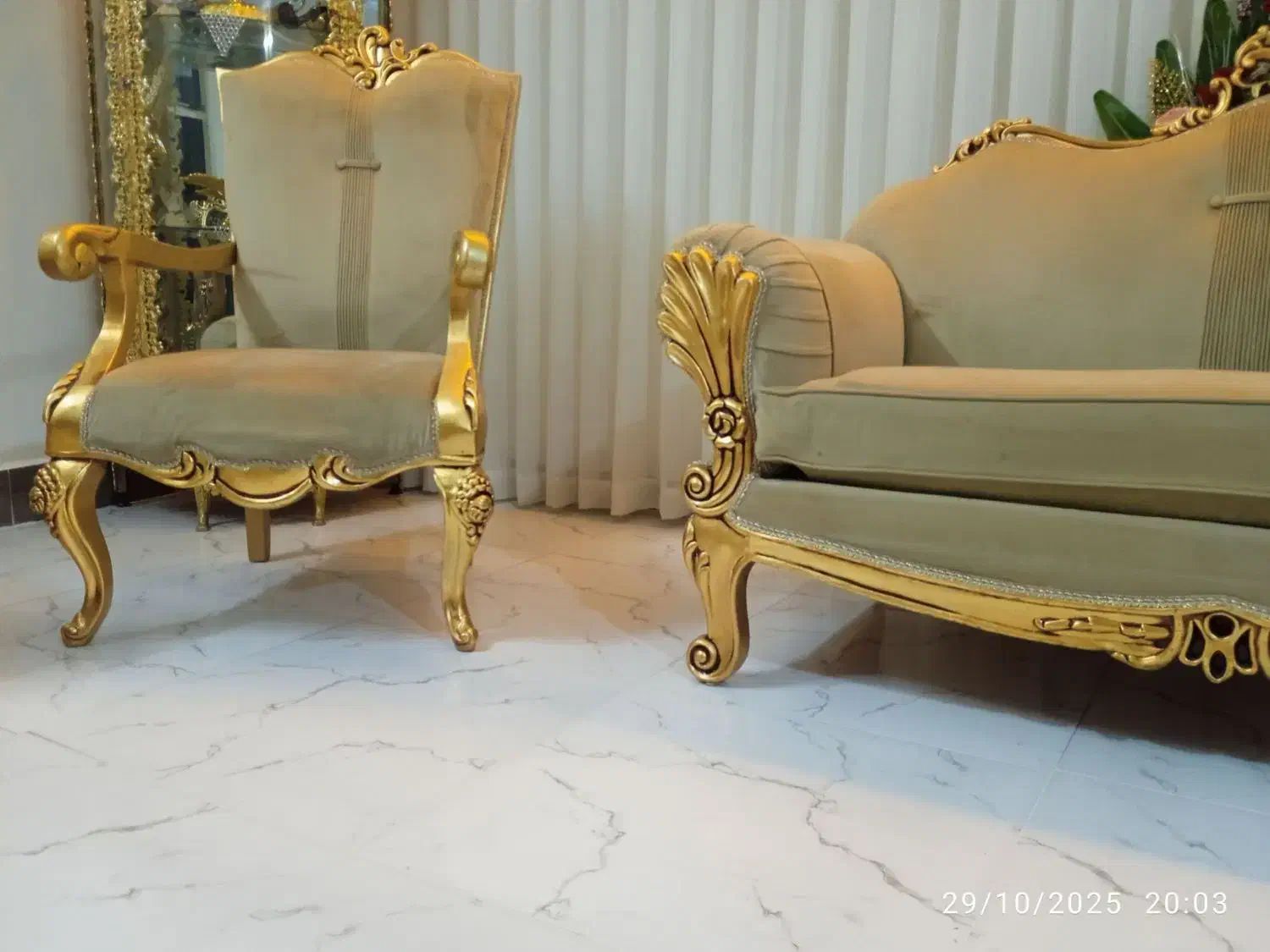 مبل ۷نفره طلایی|مبلمان خانگی و میز عسلی|تربتحیدریه, طالقانی|دیوار