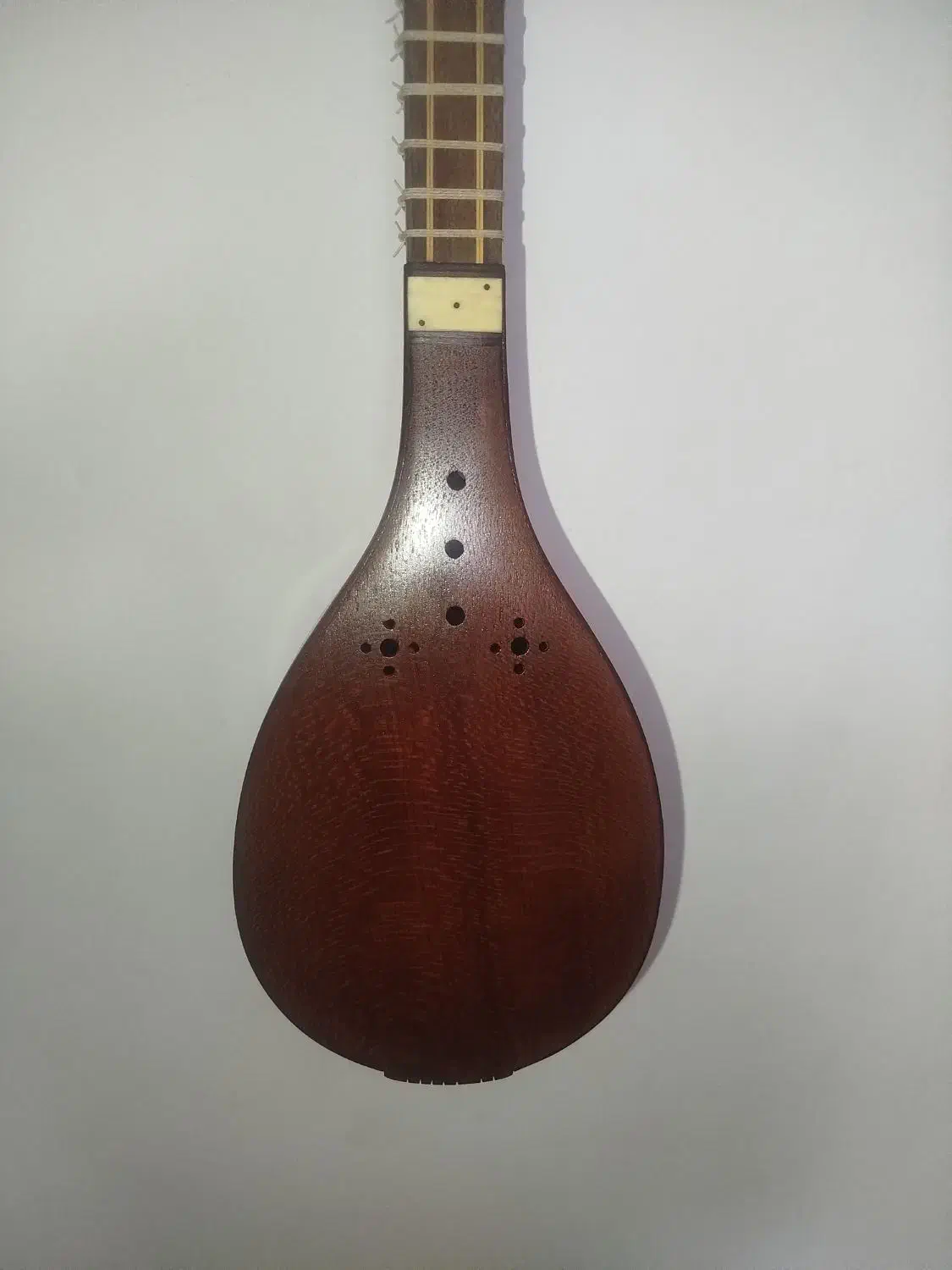 سه تار سماع|سازهای سنتی|تهران, امام زاده عبدالله|دیوار