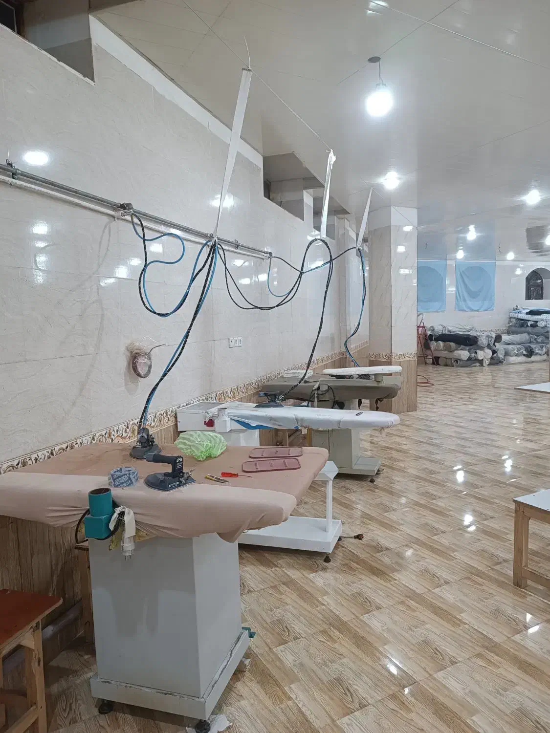 به تعدادی بیرون بر چرخکار  وسط کار خانم نیازمندیم|استخدام صنعتی، فنی، مهندسی|میانه, |دیوار