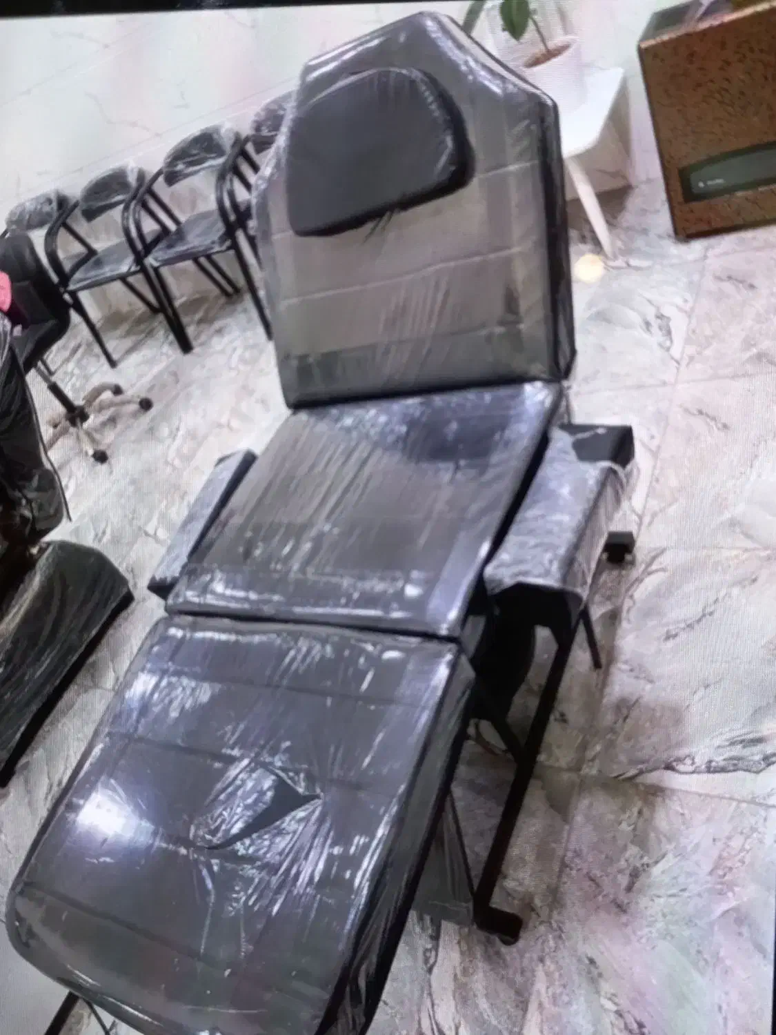 تخت مژه|آرایشگاه و سالن‌های زیبایی|رشت, گیل|دیوار