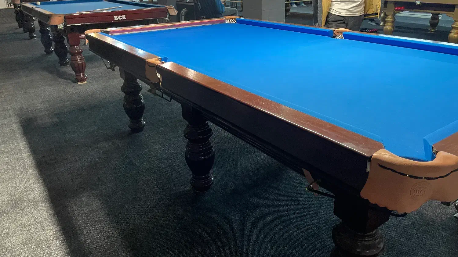 میز بیلیارد|ورزش‌های توپی|سمیرم, |دیوار