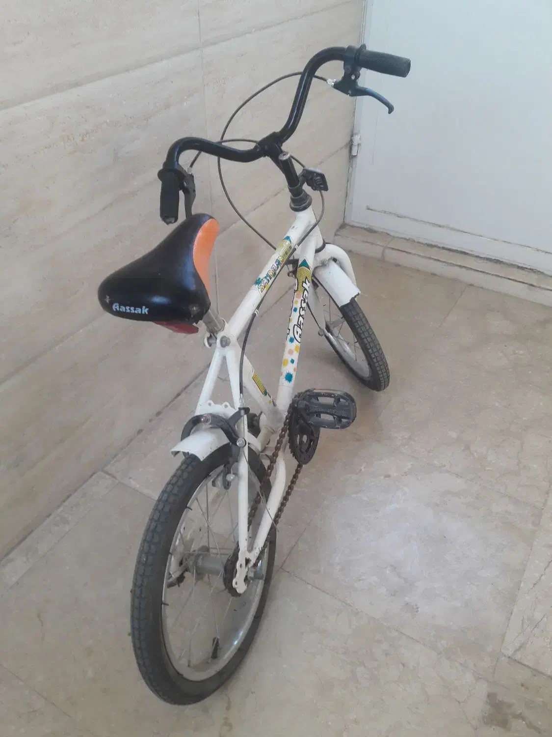 دوچرخه آساک|دوچرخه، اسکیت، اسکوتر|آشخانه, |دیوار