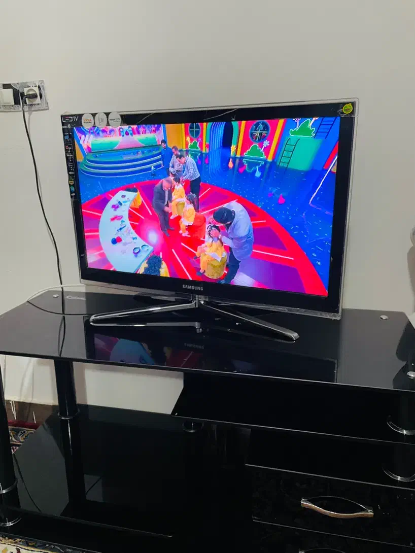 تلویزیون و میز|تلویزیون و پروژکتور|قوچان, |دیوار