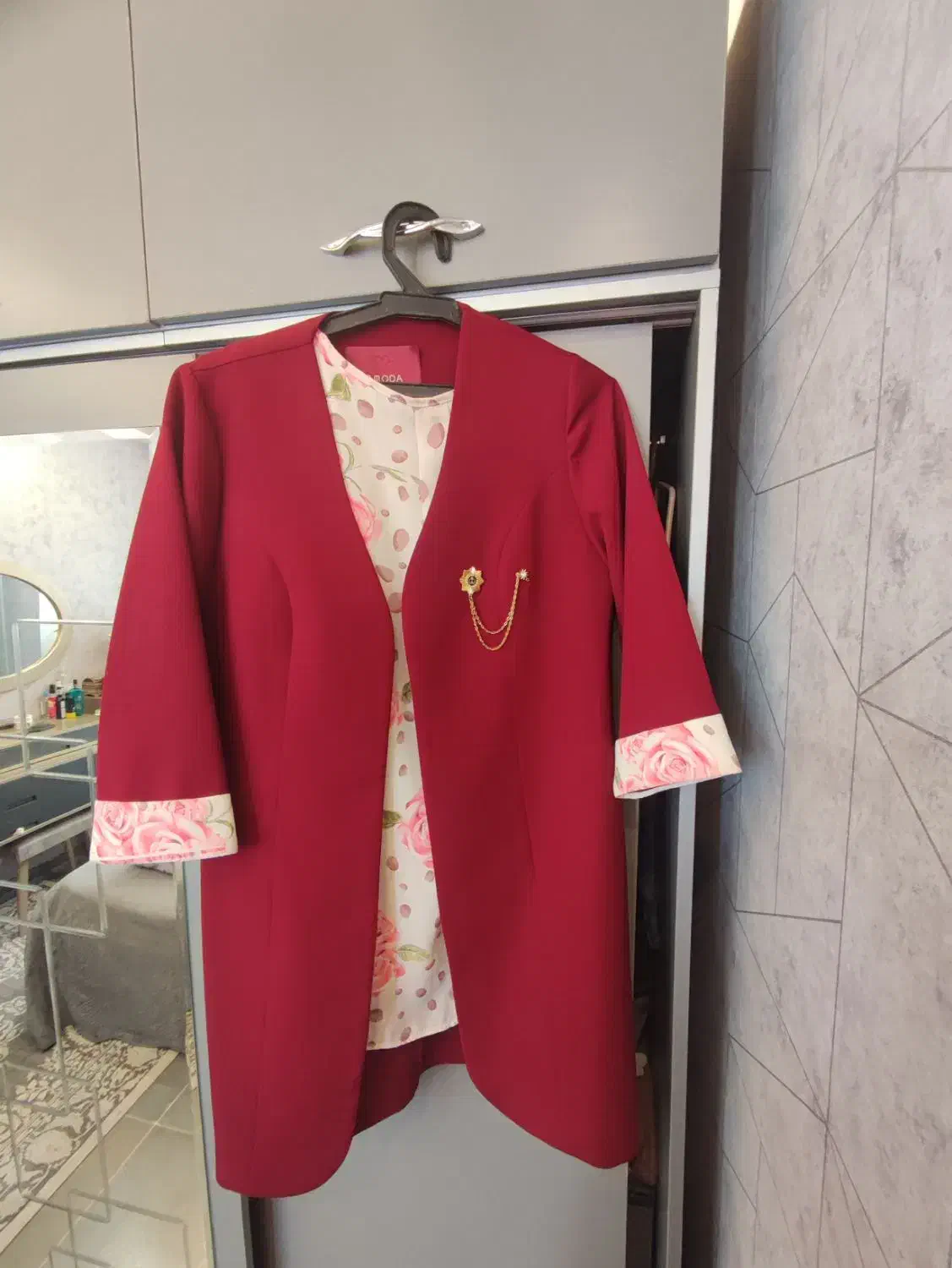 تاپ و کت مجلسی|لباس|اصفهان, سلطان‌آباد|دیوار