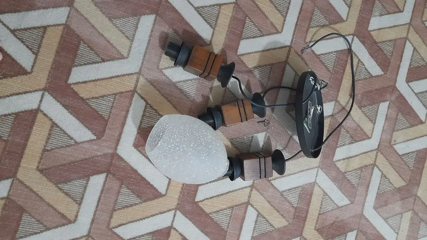 لوستر چوبی سه شاخه و لوستر سقفی درحدنو|لوستر و چراغ آویز|تهران, شهرک ولیعصر شمالی|دیوار