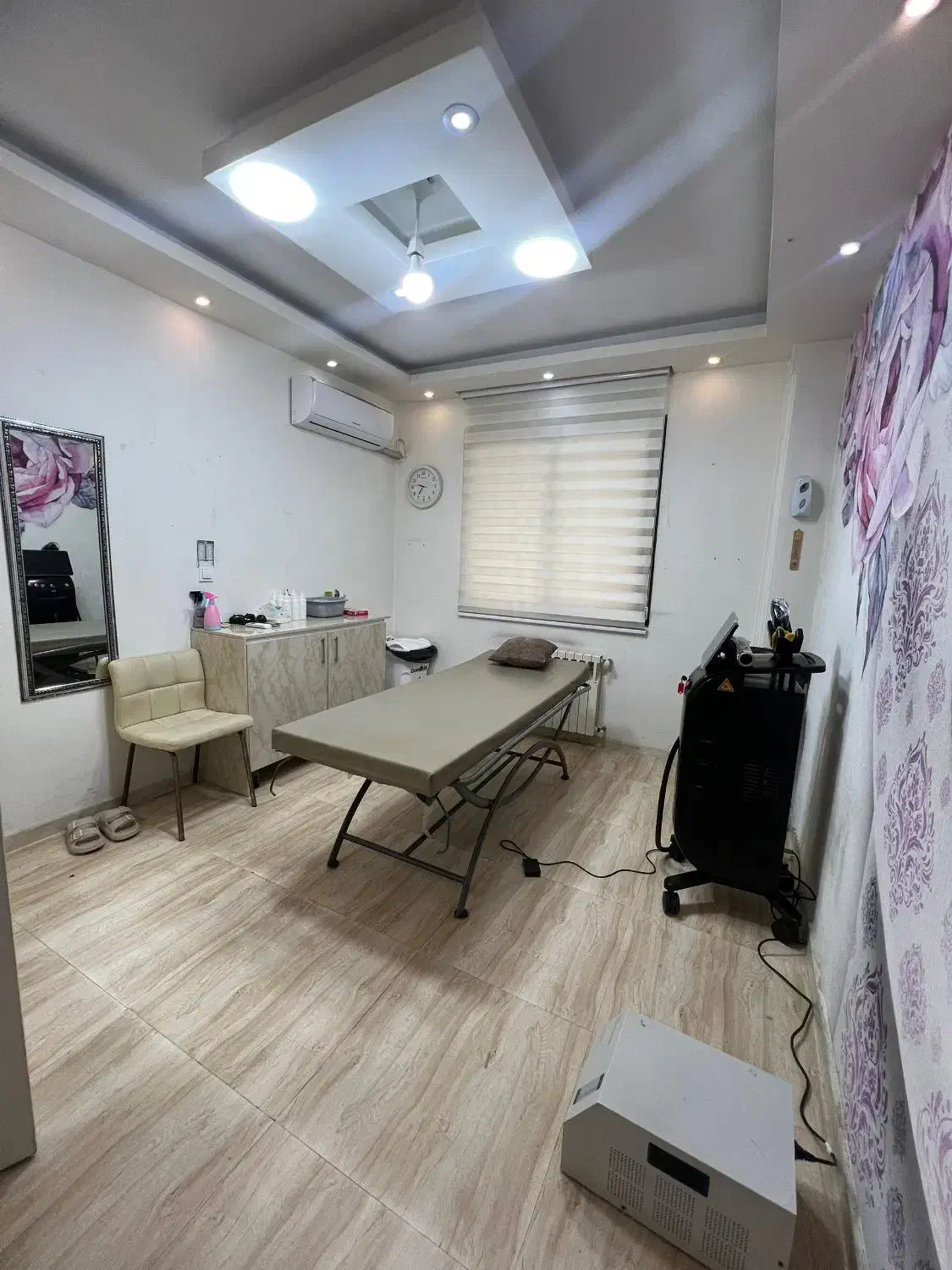 رهن واجاره فوری اطاق درکلینیک زیبایی|اجارهٔ دفتر کار، اتاق اداری، مطب|رشت, کاکتوس|دیوار