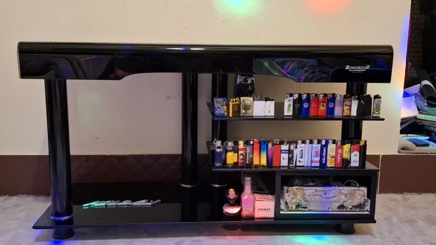 تلویزیون LG21 و میز تلوزیون sonorous|تلویزیون و پروژکتور|شاهین‌شهر, گرگاب|دیوار