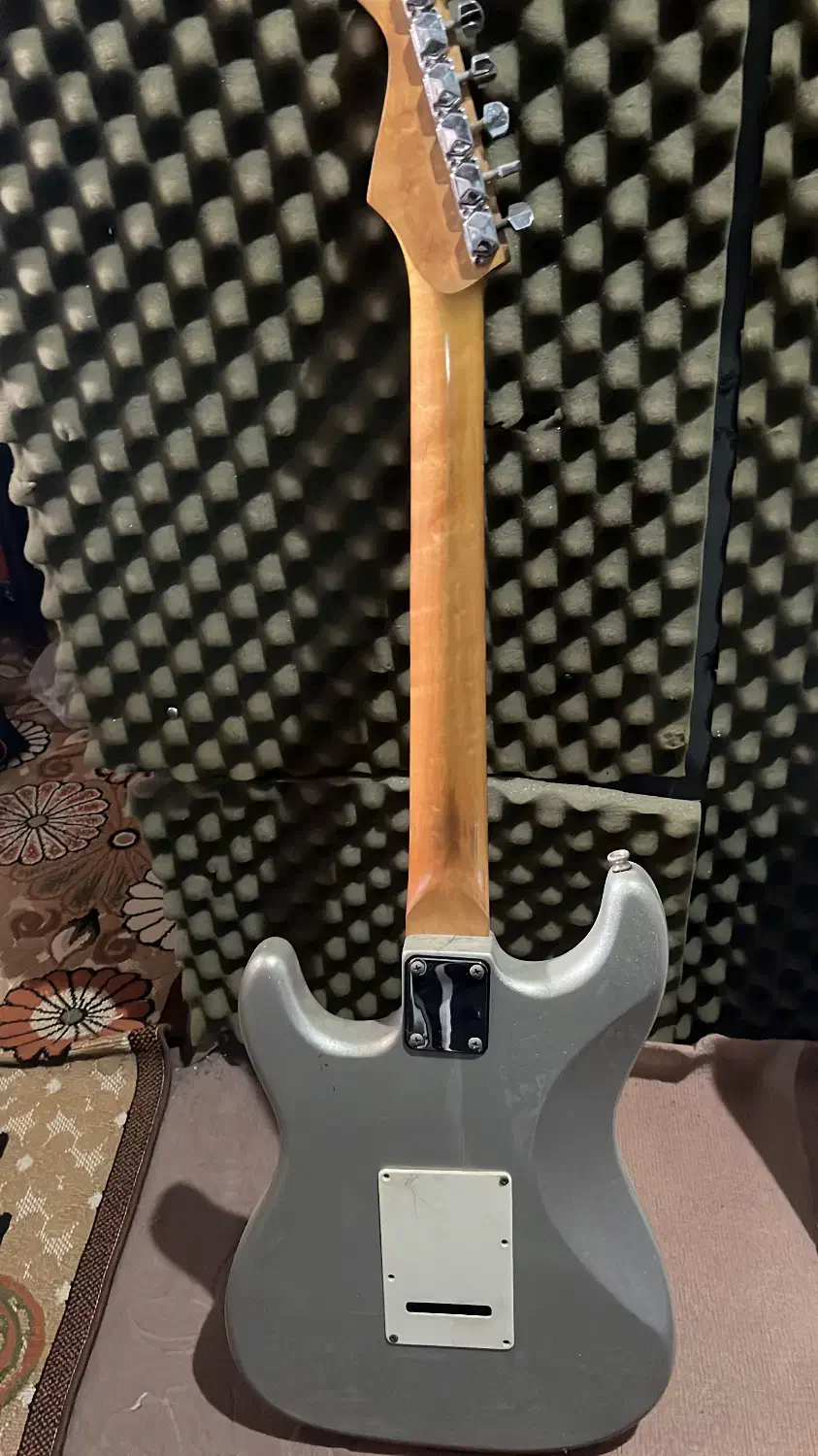 گیتار الکتریک آریا|گیتار، بیس، امپلیفایر|رشت, معلم|دیوار