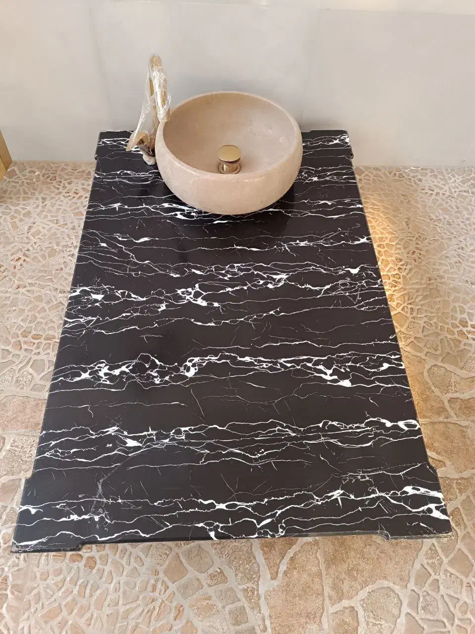 استند پدیکور در حد نو|آرایشگاه و سالنهای زیبایی|لنگرود, |دیوار