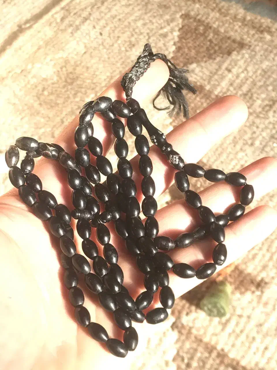 تسبیح کهنه و قدیمی یسر حجازی|کلکسیون اشیاء عتیقه|اردکان, |دیوار