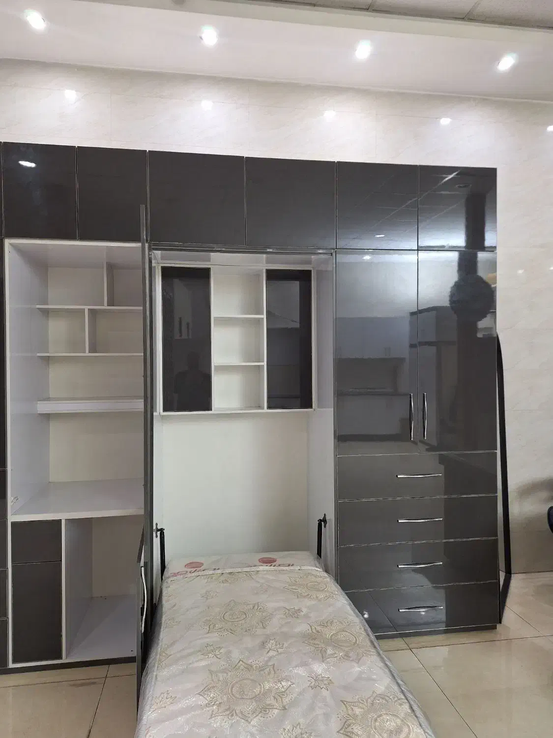 کمد دیواری.تخت کمجا.تخت تاشو.میزتحریر. تخت تکنفره|جاکفشی، کمد، دراور|تهران, تهرانسر شرقی|دیوار