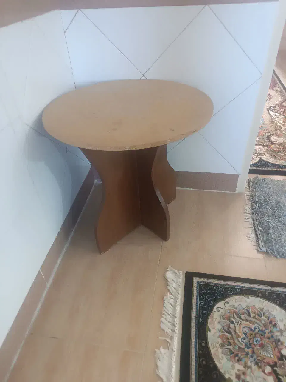 کرسی ومیز گرد|صندلی و نیمکت|ملایر, |دیوار