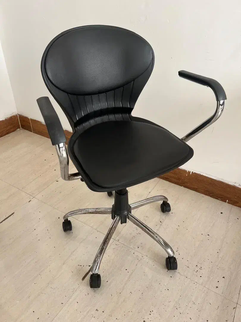 صندلی اداری نشیمن پشتی و جک کاملا سالم|مبلمان اداری|ساری, |دیوار