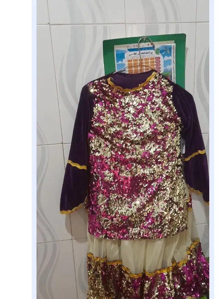 هردو نو نو|لباس|نجف‌آباد, قلعه سفید|دیوار