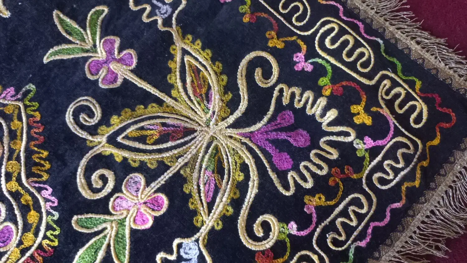 درود رشتی دوزی قدیمی سلامت بکر قدمت دار|کلکسیون اشیاء عتیقه|رشت, پل تالشان|دیوار