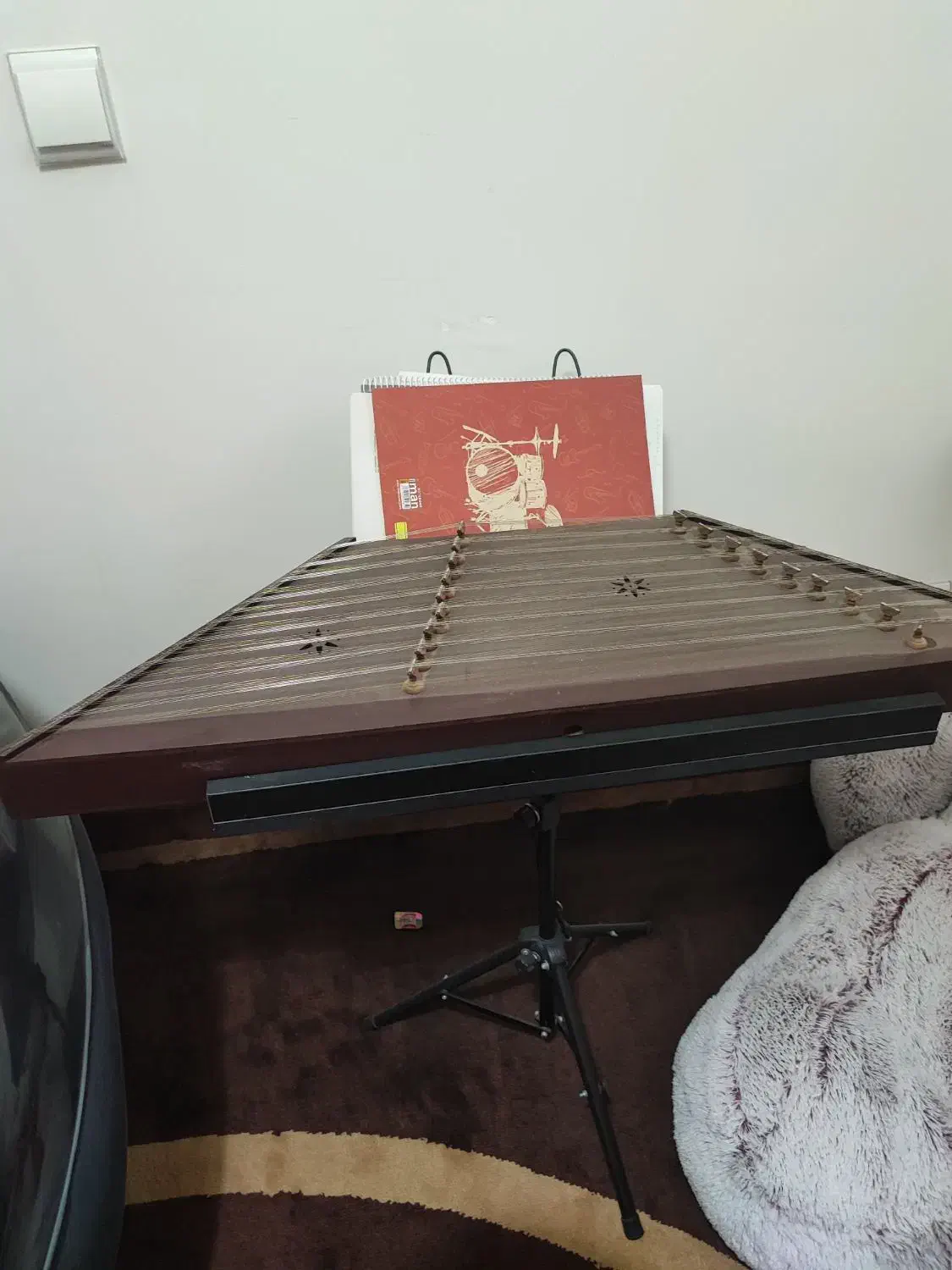 سنتور همراه پایه نگهدارنده و پایه نت|سازهای سنتی|اصفهان, بهارستان|دیوار