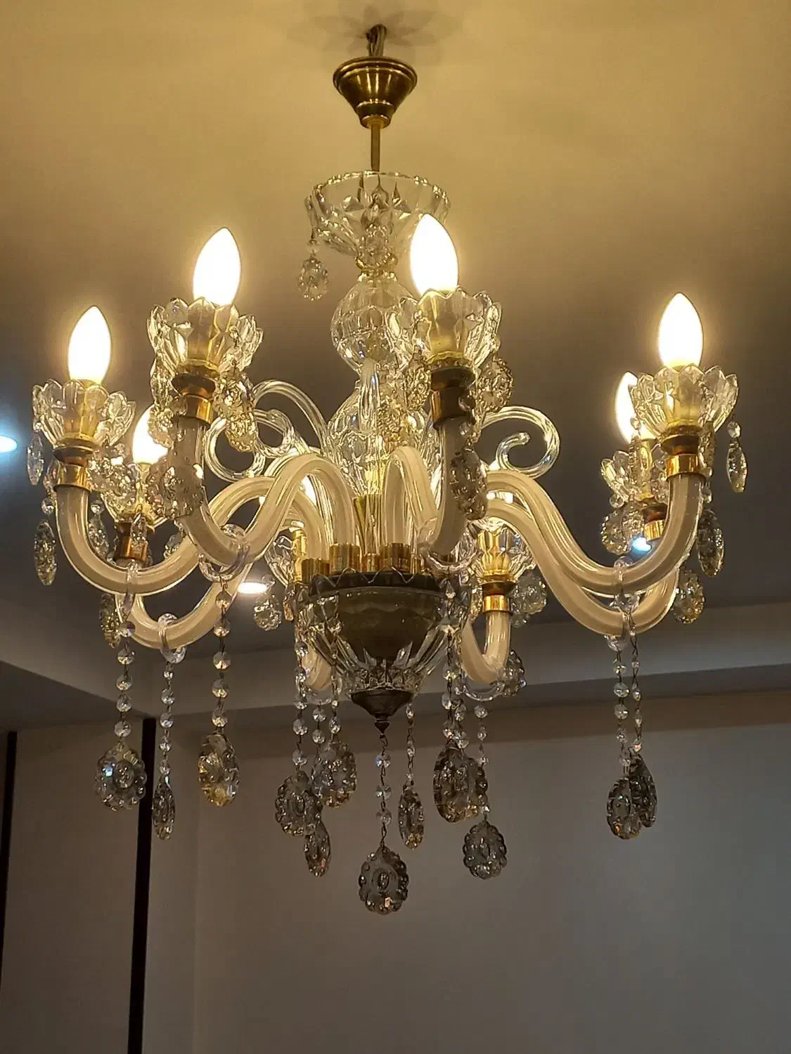 لوستر ۸شاخه بسیارشیک|لوستر و چراغ آویز|کرج, باغستان|دیوار