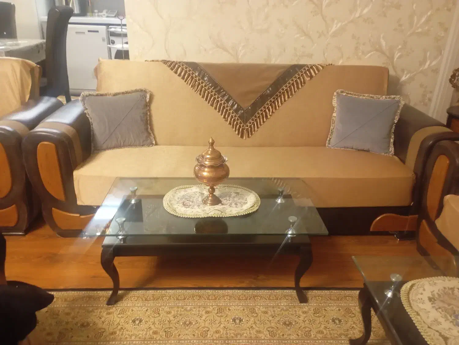 نیم ست در حد نو و تمیز|مبلمان خانگی و میز عسلی|تبریز, |دیوار