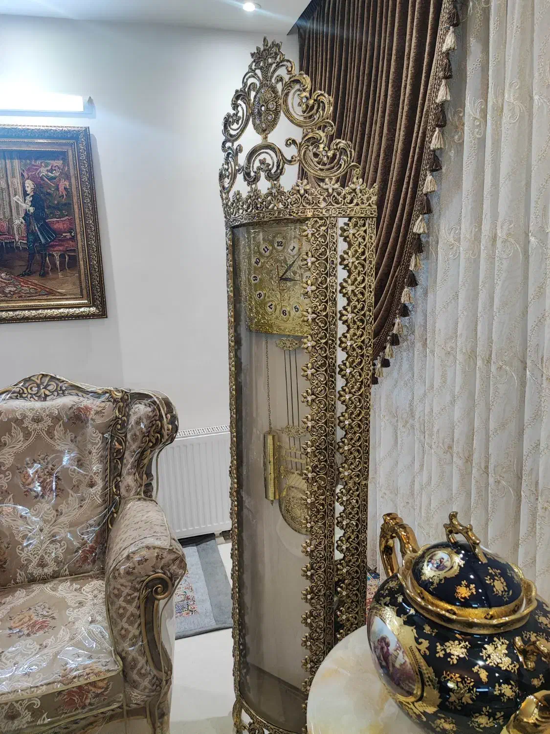 ساعت ایستاده کنارسالنی طرح برنجی و برنز|صنایع دستی و سایر لوازم تزئینی|اصفهان, بهارستان|دیوار