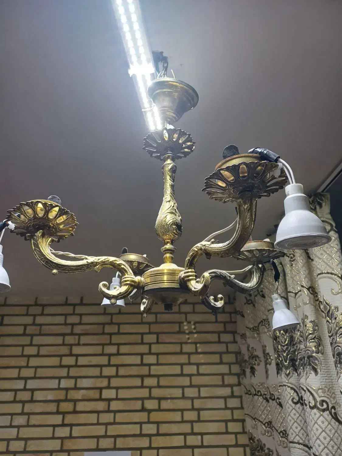 لوستر برنجی ۴ شاخی|لوستر و چراغ آویز|نجف‌آباد, جعفرآباد|دیوار