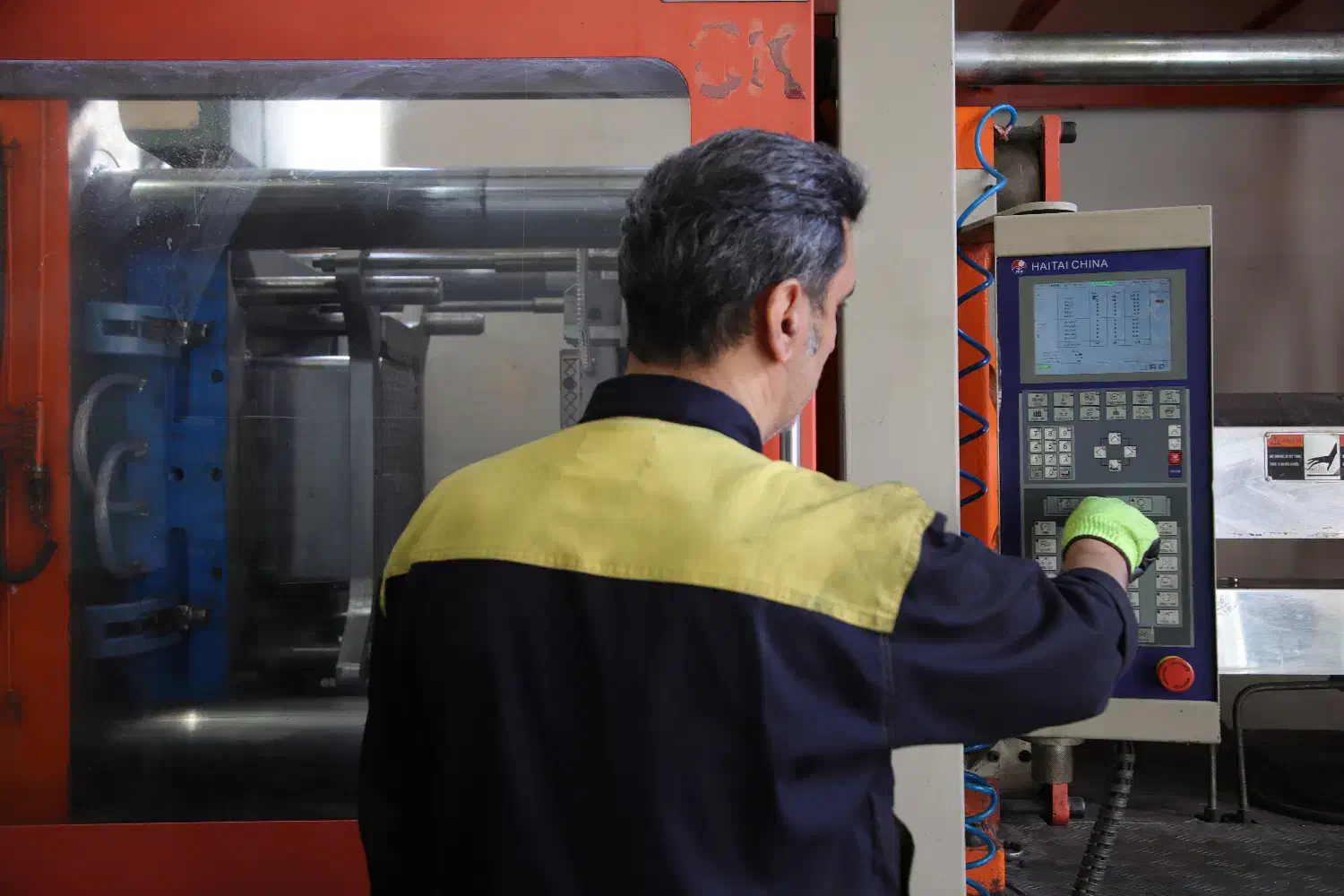 تزریق کار ماهر دستگاه تزریق پلاستیک|استخدام صنعتی، فنی، مهندسی|تهران, اتحاد|دیوار