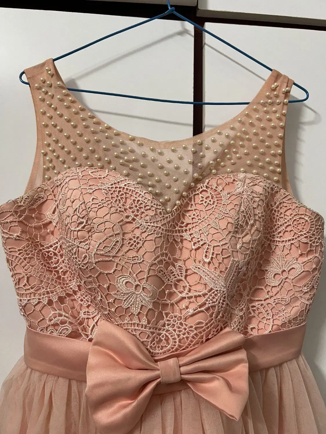 لباس مجلسی|لباس|مشهد, فتح المبین|دیوار