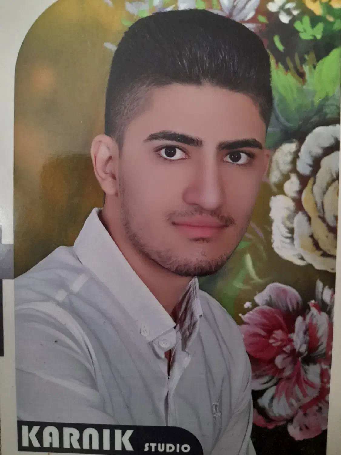 یک عدد شناسنامه بنام آرش رضایوف گمشده|اشیا|میان جلگه, |دیوار