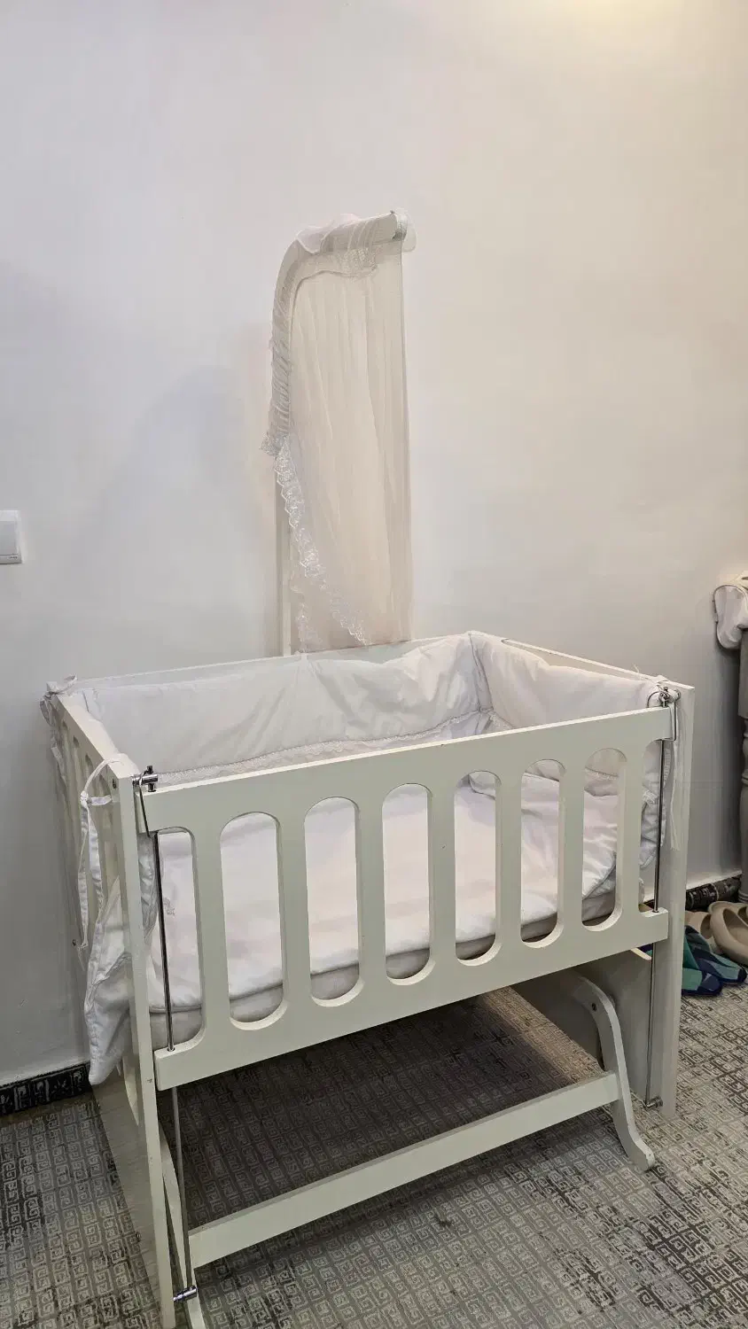 تخت کنار مادر سفید|تخت و صندلی بچه|رشت, اسماعیل آباد|دیوار