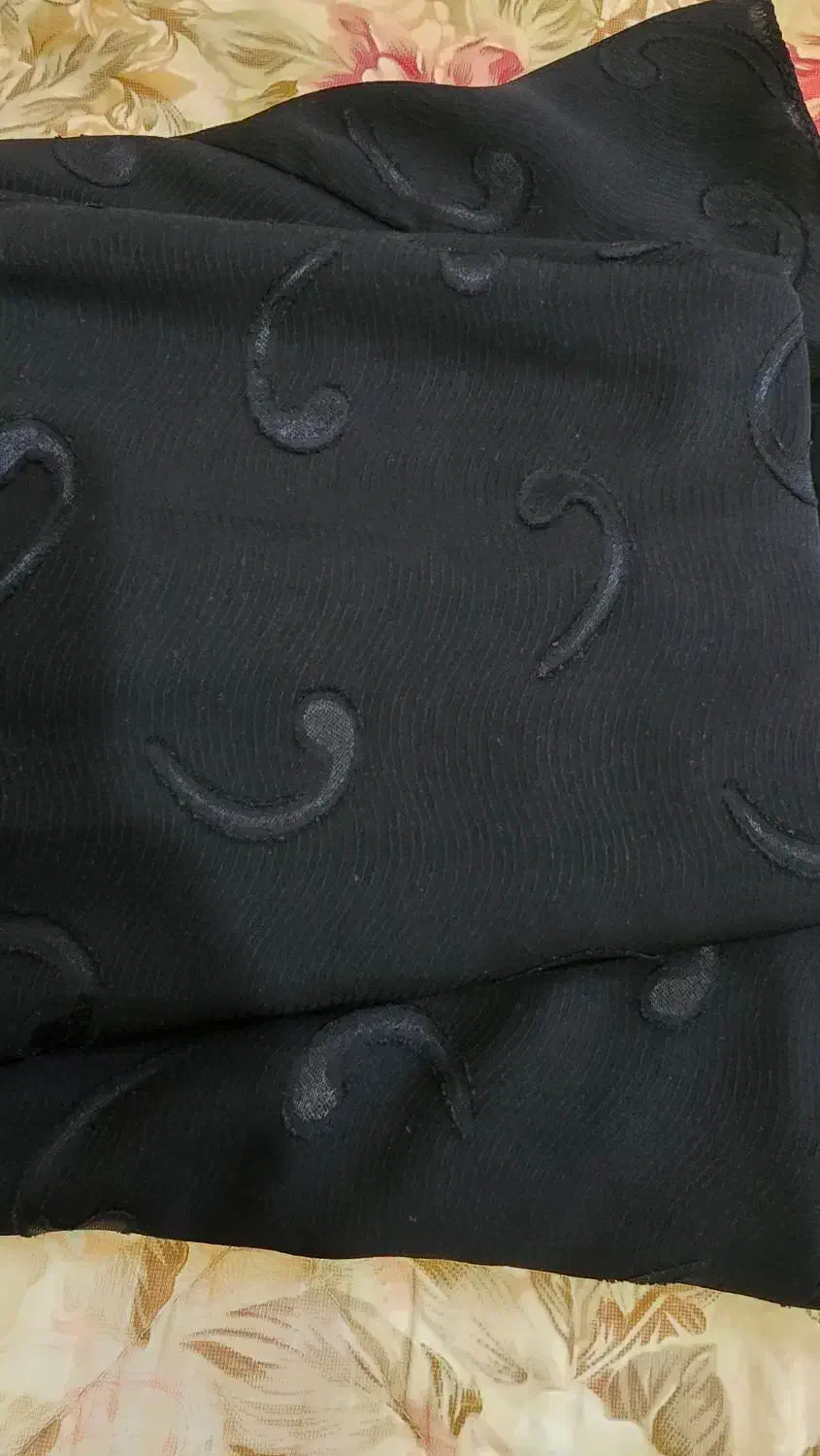 چادر مشکی|لباس|دوگنبدان, |دیوار