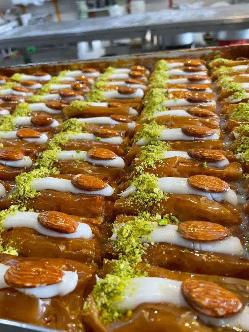 نیازمند کارگر در کارخانه باقلوا|استخدام خدمات فروشگاه و رستوران|تبریز, |دیوار