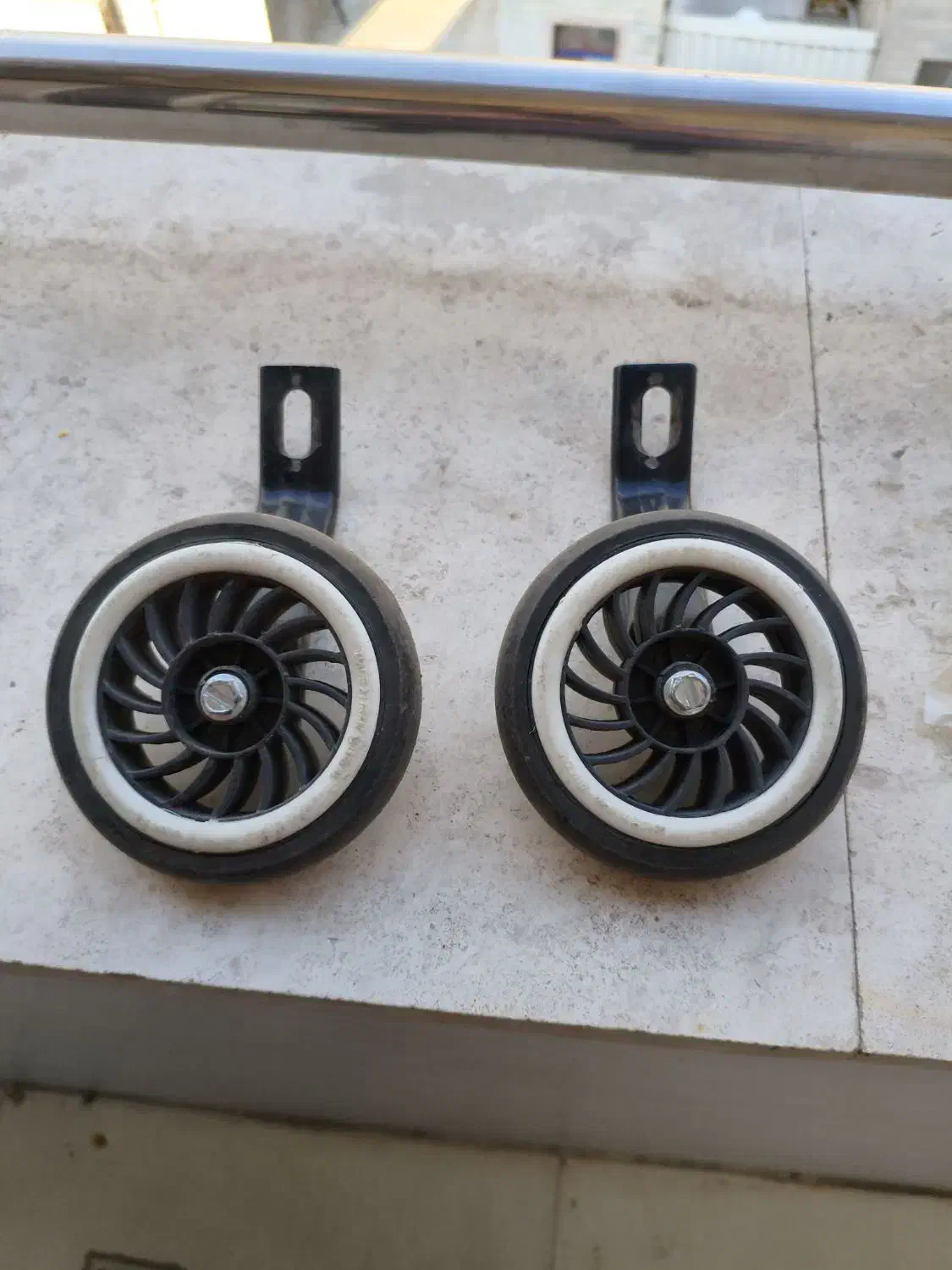 چرخ کالسکه|کالسکه و لوازم جانبی|کرج, حصارک بالا|دیوار