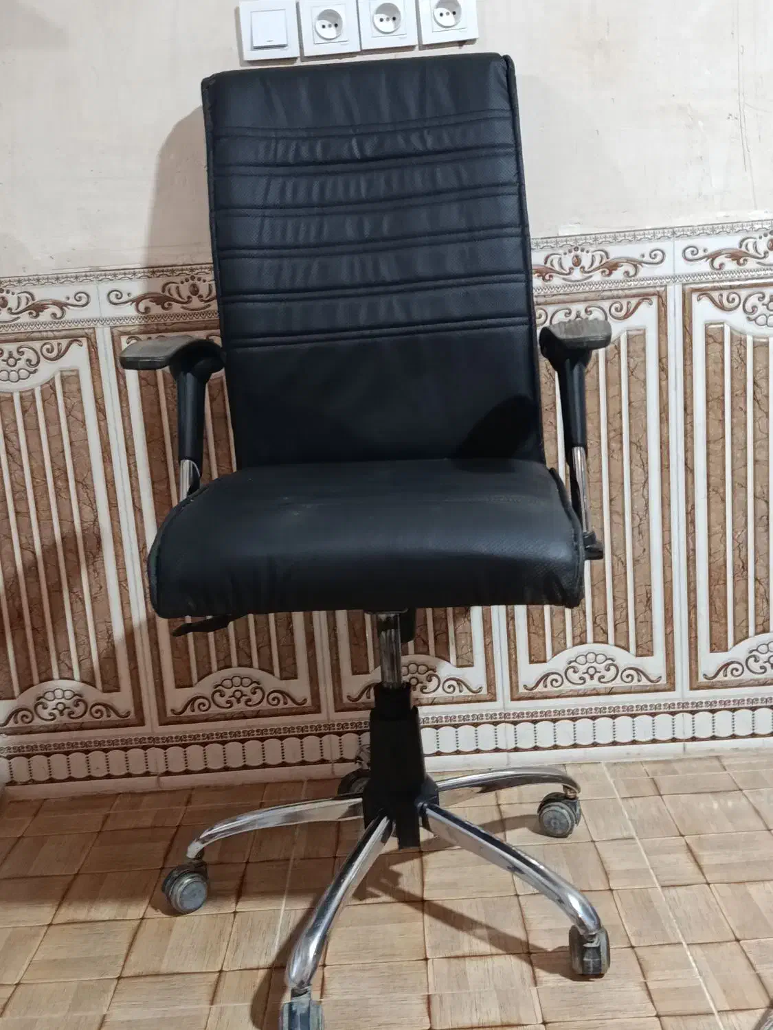 صندلی|صندلی و نیمکت|شیراز, دست خضر|دیوار