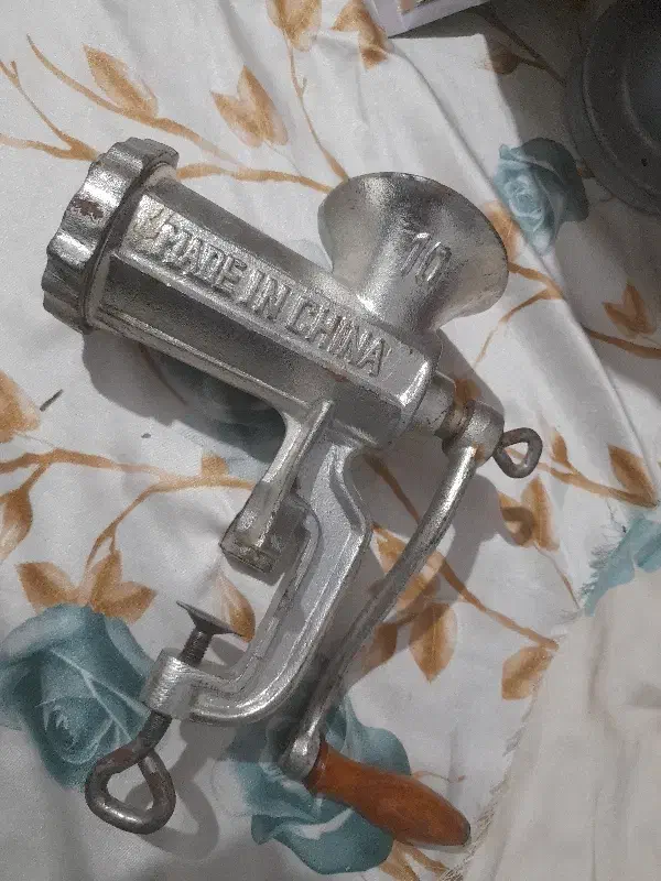 چرخ گوشت دستی|خردکن، آسیاب، غذاساز|رشت, لاکان شهر|دیوار