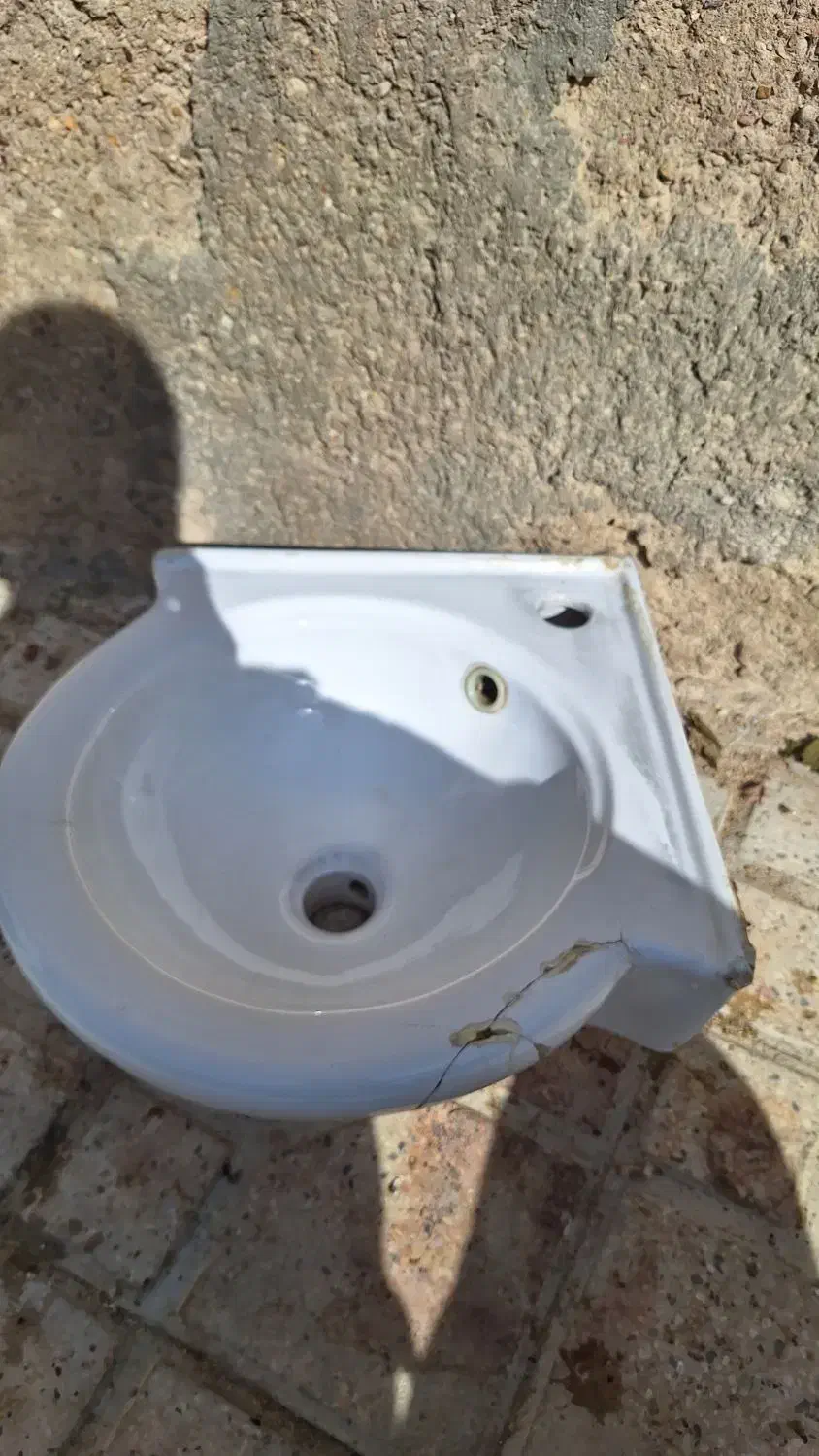 روشویی سه گوش مجانی رایگان|لوازم سرویس بهداشتی|شیراز, کفترک|دیوار