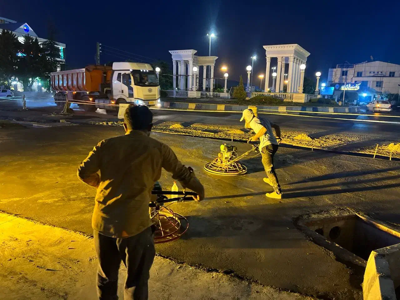 بتن ریزی و کفسازی بهمراه ماله پروانه ای|خدمات پیشه و مهارت|رشت, لاکانی|دیوار