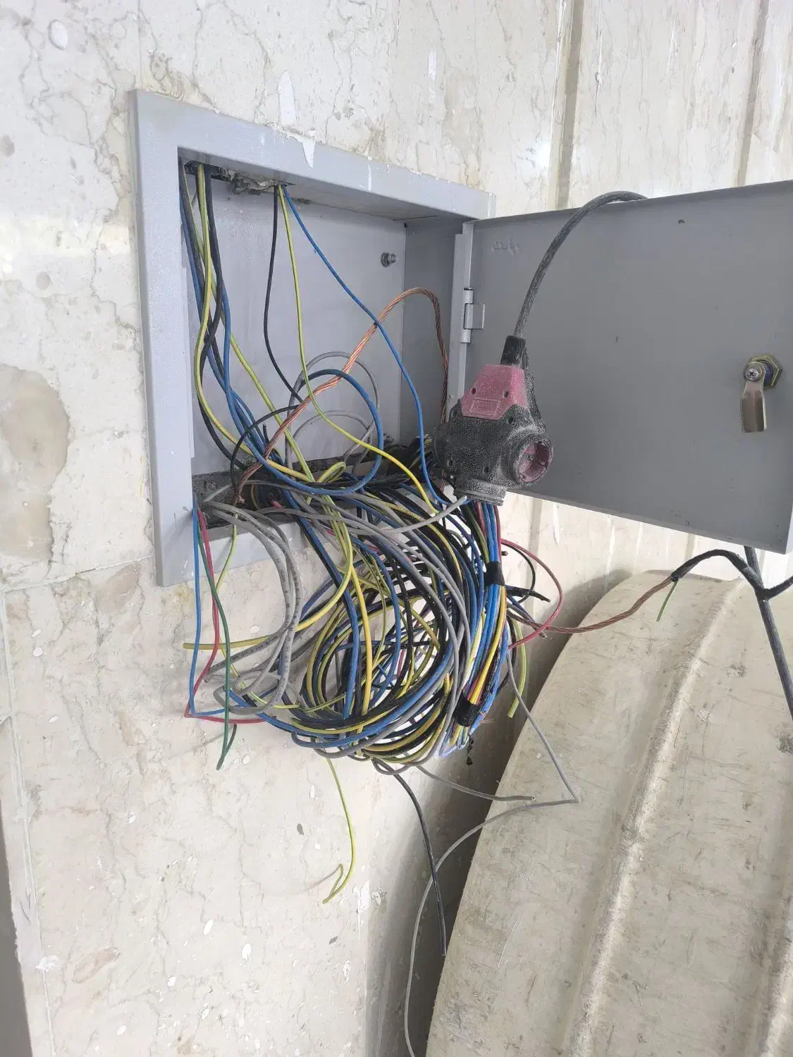 برق کار برقکار هشتگردوحومه کمترین قیمت کلی جزیی۲۴س|خدمات پیشه و مهارت|هشتگرد, هشتگرد قدیم|دیوار