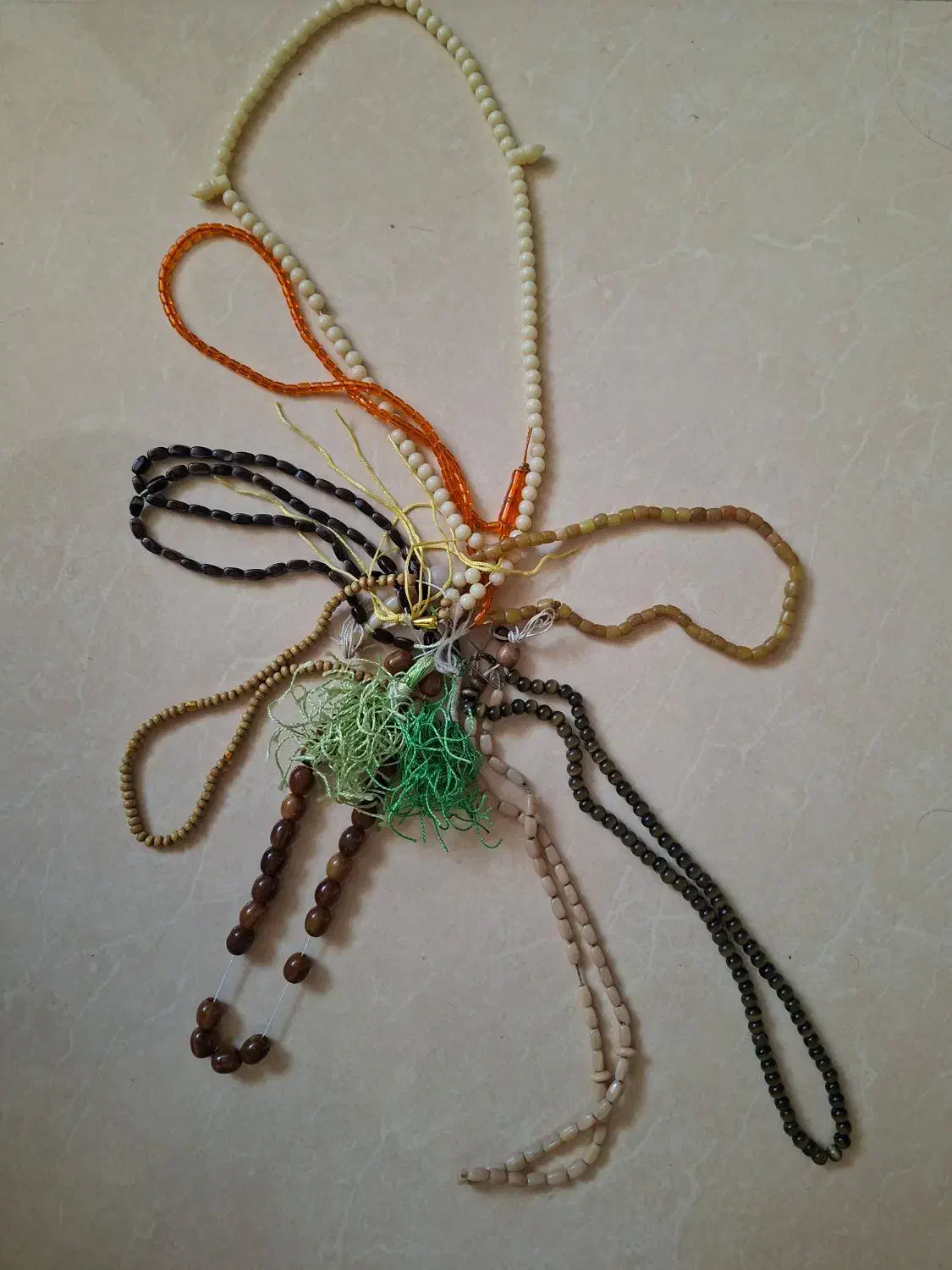 تسبیح|کلکسیون اشیاء عتیقه|اصفهان, دشتستان|دیوار