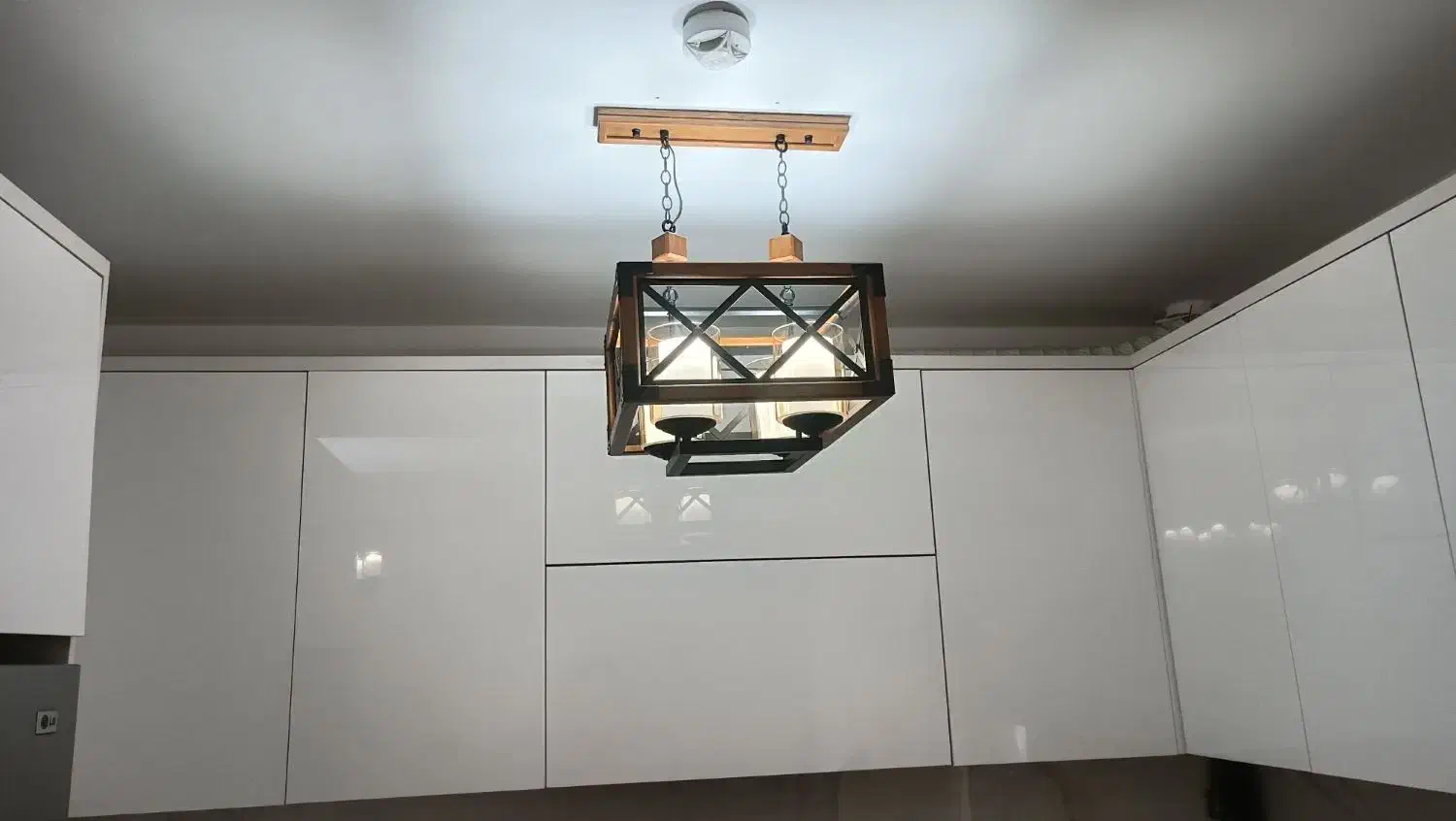 لوستر چوب و فلز|لوستر و چراغ آویز|قدس, شهر‌قدس|دیوار